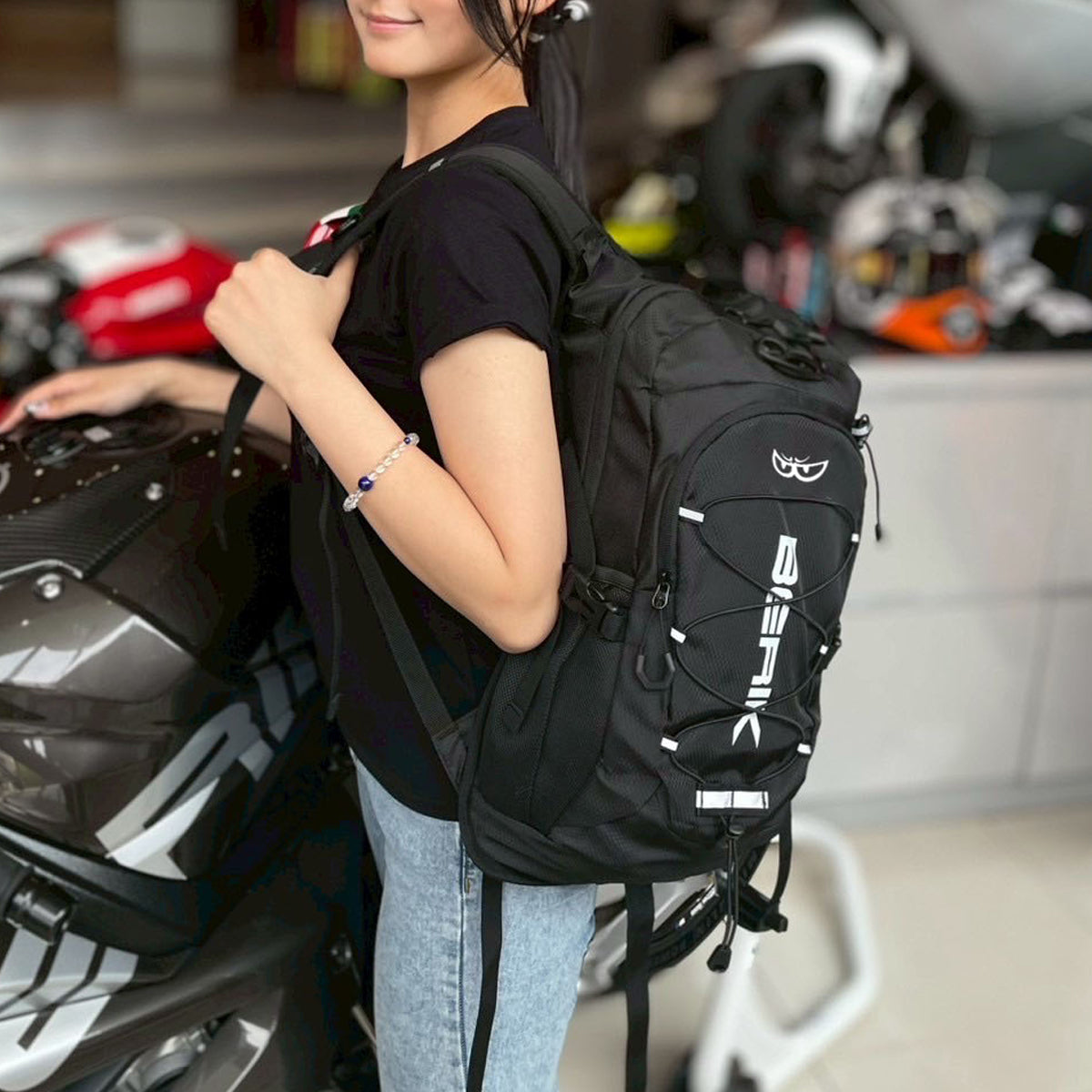 B-218101-BK GIVE CASUAL BACKPACK