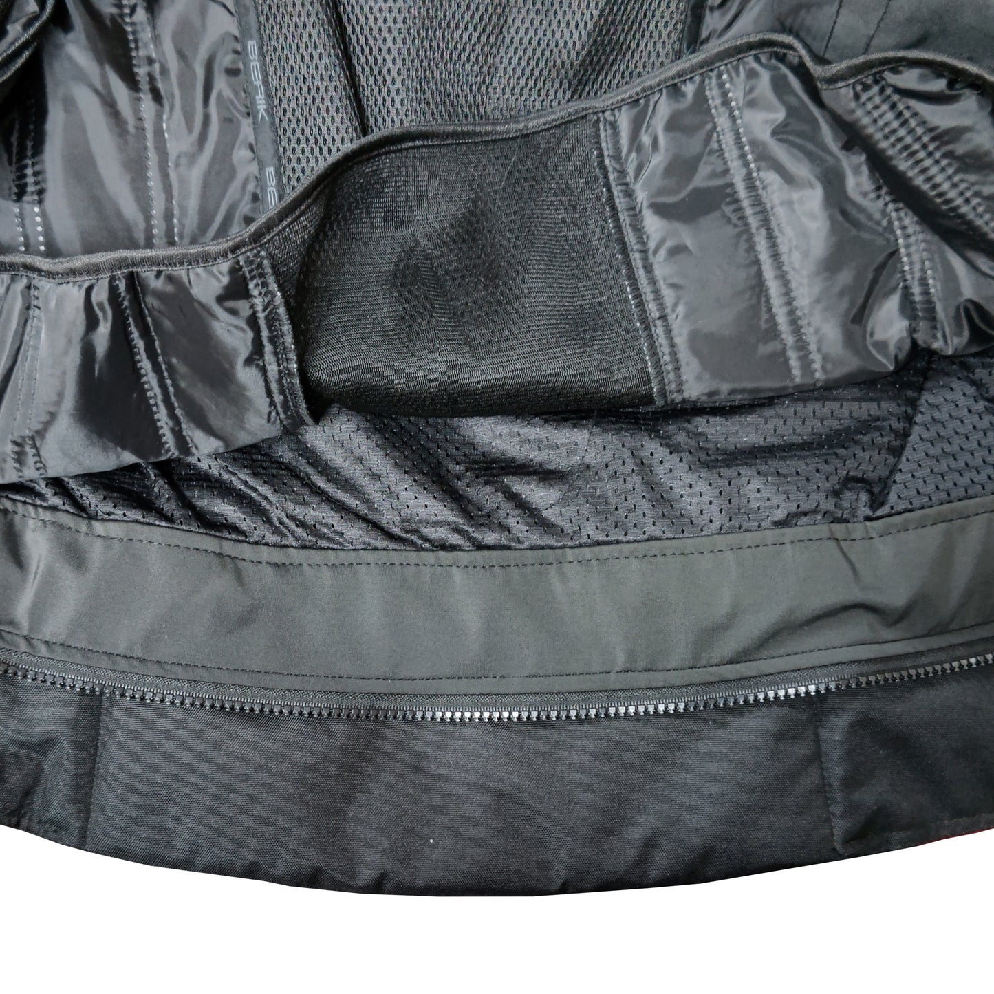 NJ-203302-CAMO-BK RED BERIK NYLONJACKET ALL SEASON