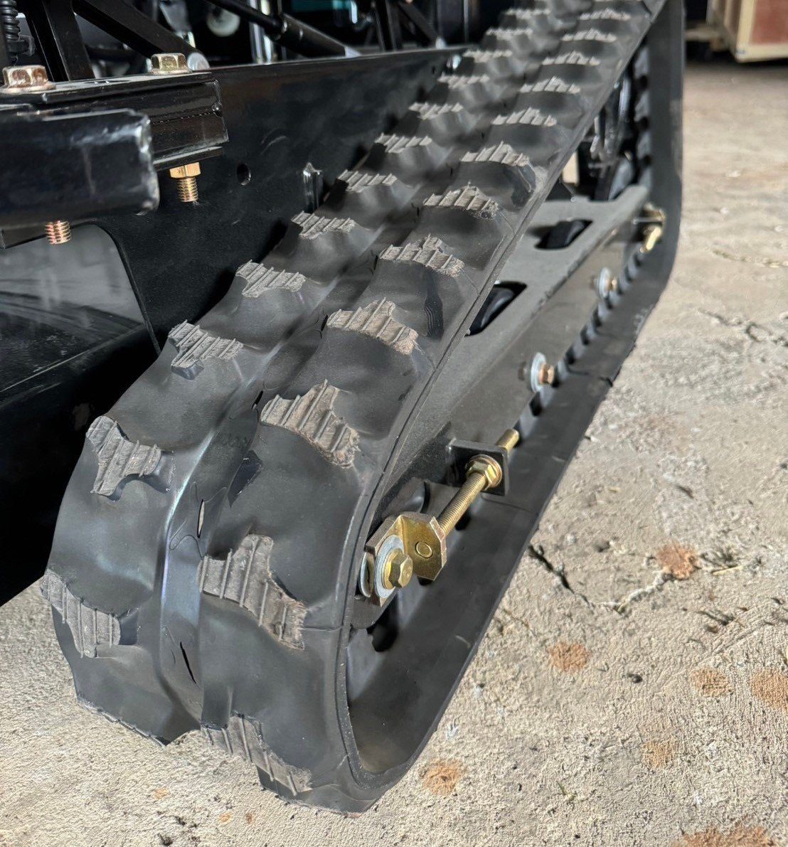 楽かりクン BK-800 452ccエンジン搭載 リモコン操作芝刈り機 刈幅800mm 法面 斜面 対応 実働傾斜45°