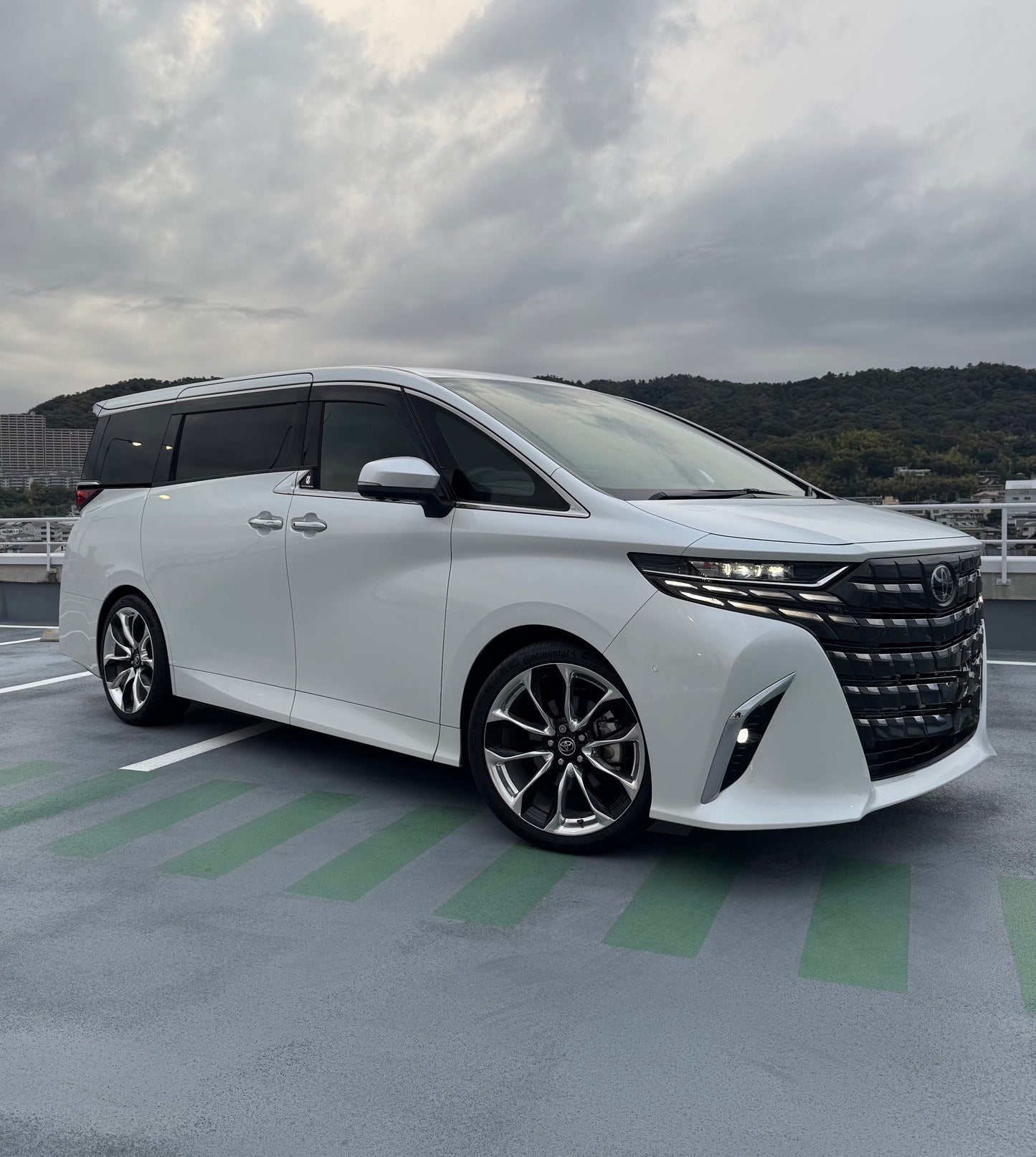 トヨタアルファードZ　レクサス純正２１インチホイール ４WD ヒッチメンバー　