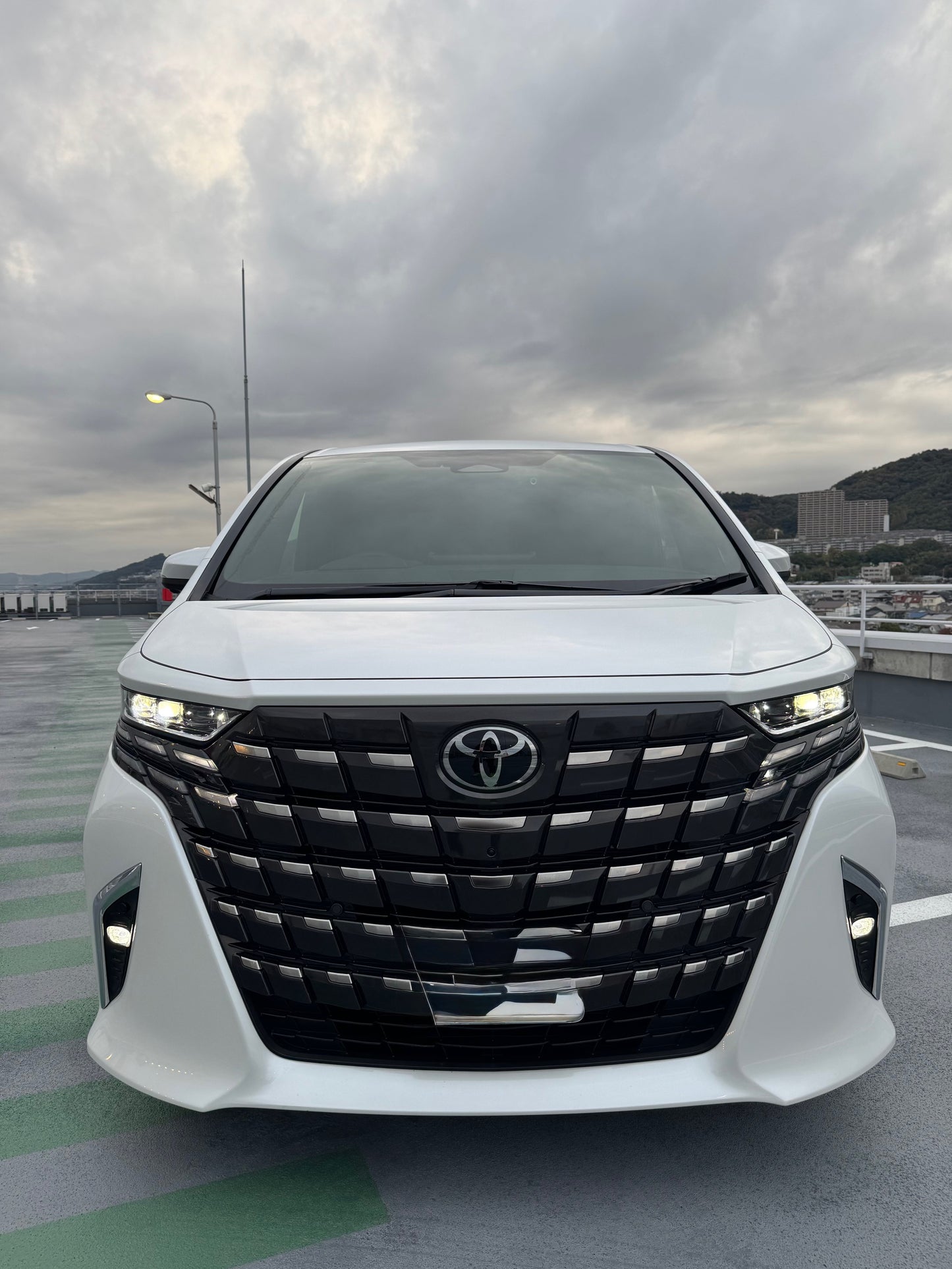 トヨタアルファードZ　レクサス純正２１インチホイール ４WD ヒッチメンバー　