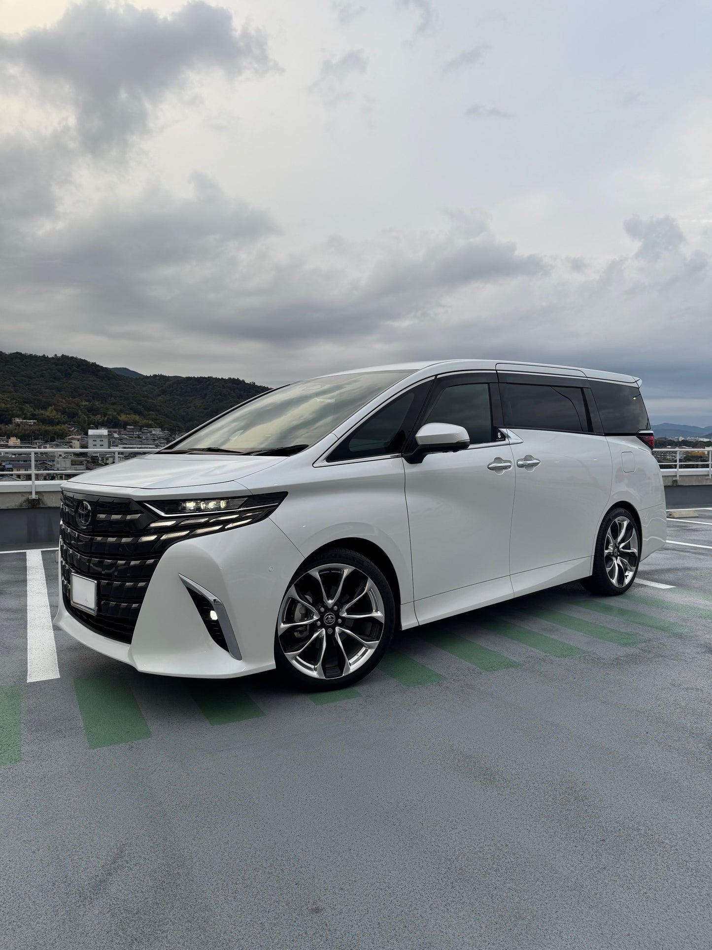 トヨタアルファードZ　レクサス純正２１インチホイール ４WD ヒッチメンバー　