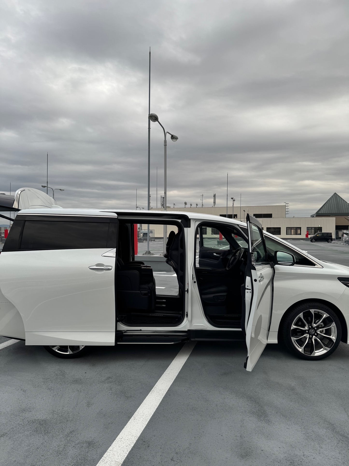 トヨタアルファードZ　レクサス純正２１インチホイール ４WD ヒッチメンバー　