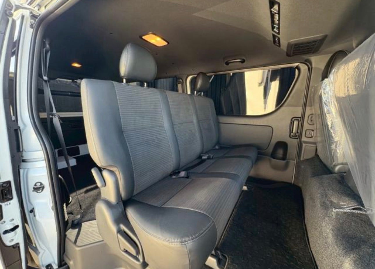 トヨタハイエースダークプライムS　新車登録未使用車 ディーゼルターボ　トランポに