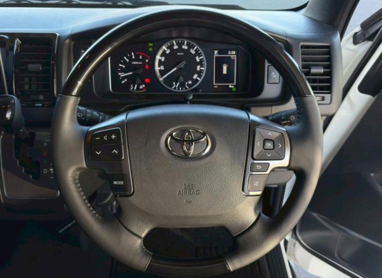 トヨタハイエースダークプライムS　新車登録未使用車 ディーゼルターボ　トランポに