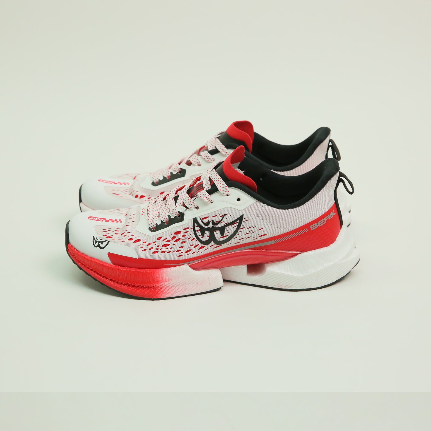 R4-RACE WHITE/RED BERIK SNEAKER SHOE